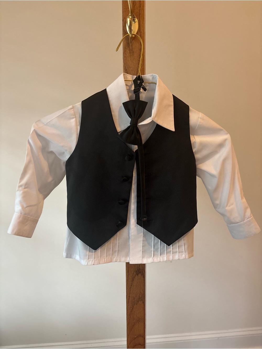 Toddler 2T 4 piece Tuxedo. Tuxedo, matching suit pants, white shirt, bow tie.